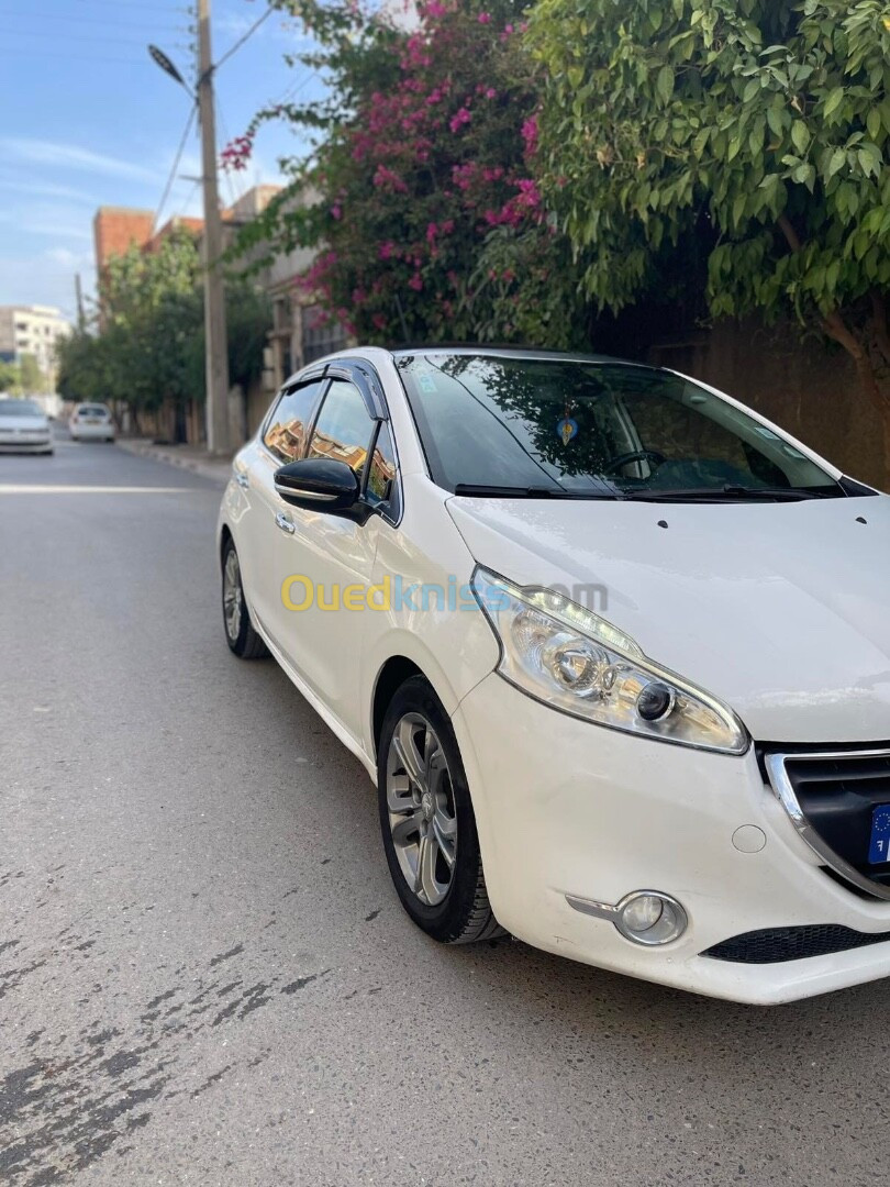 Peugeot 208 2015 Allure