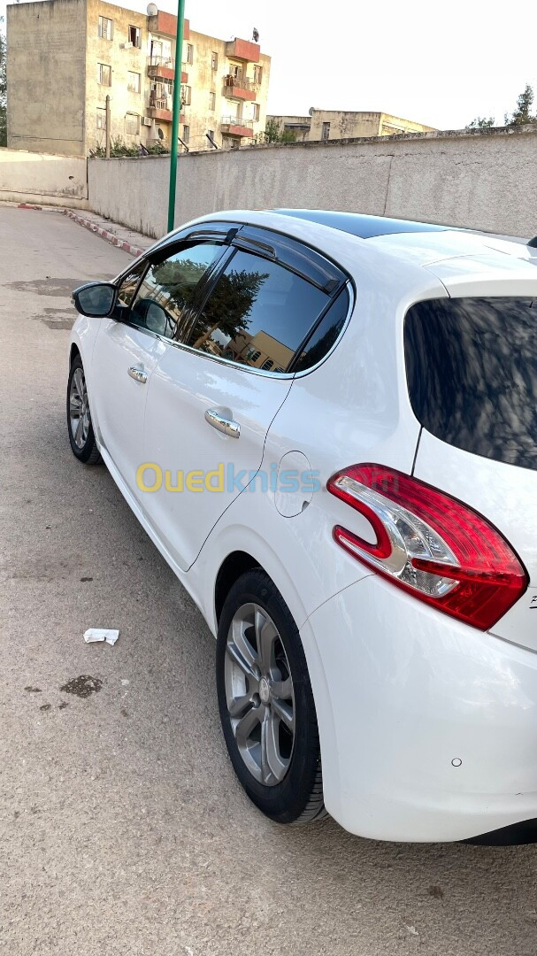 Peugeot 208 2015 Allure