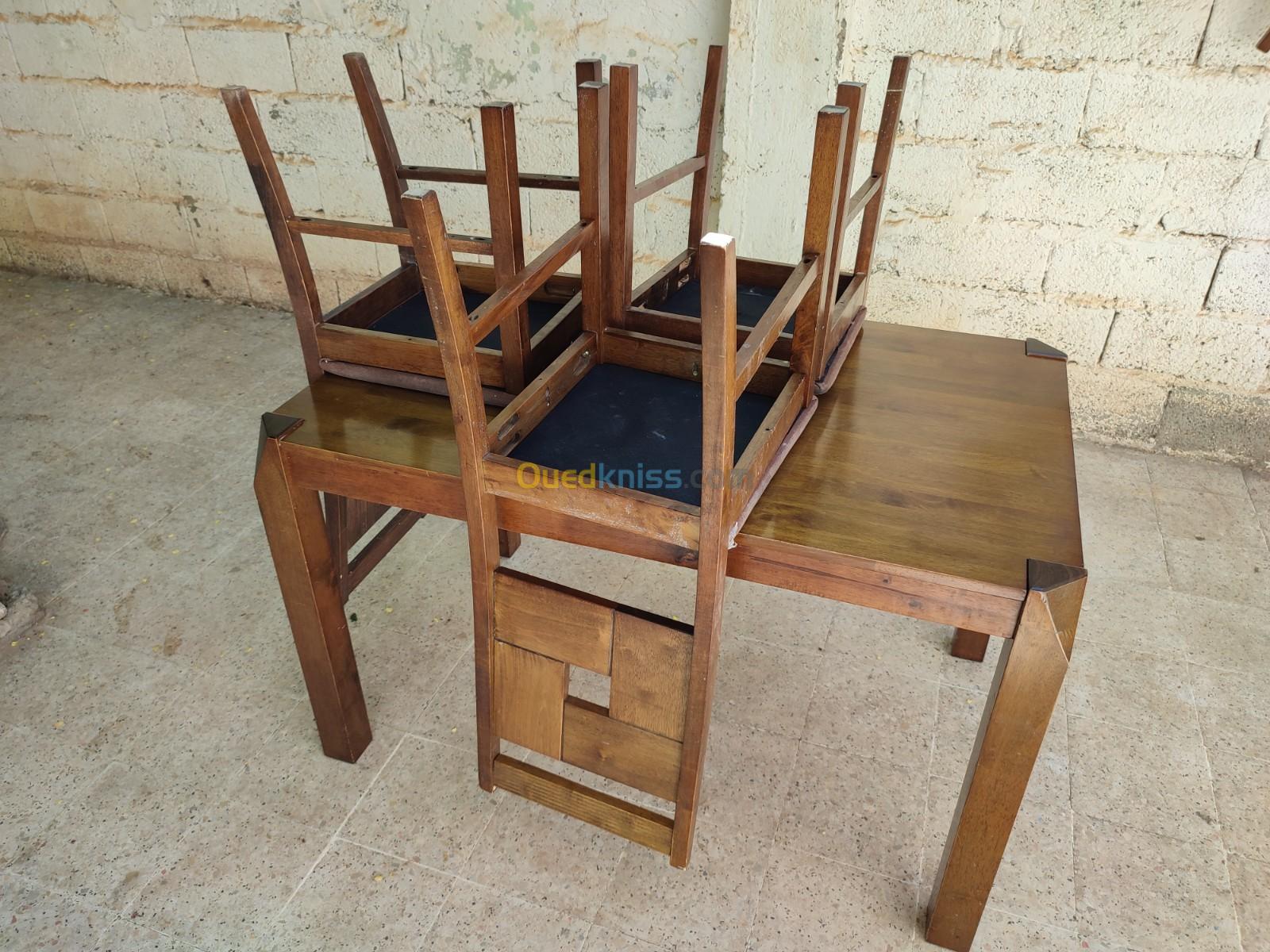 Table avec 3 chaises BONO