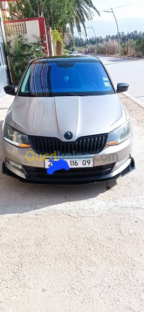 Skoda Fabia 2016 Style (avec toit panoramique)