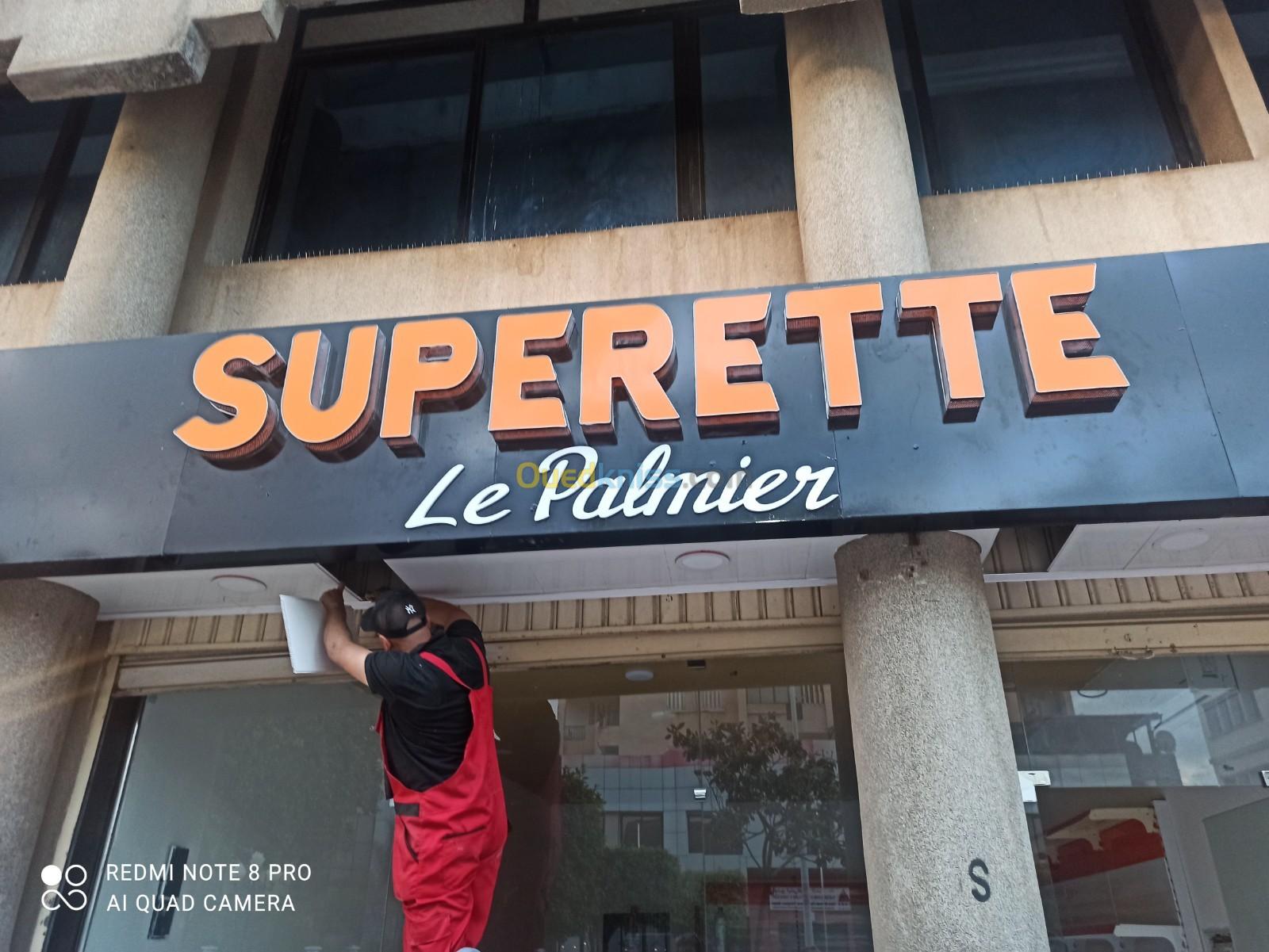 Les lettres lumineux superette 