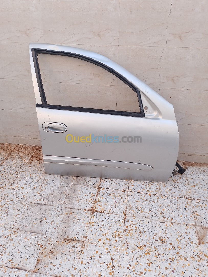 Porte Nissan sunny