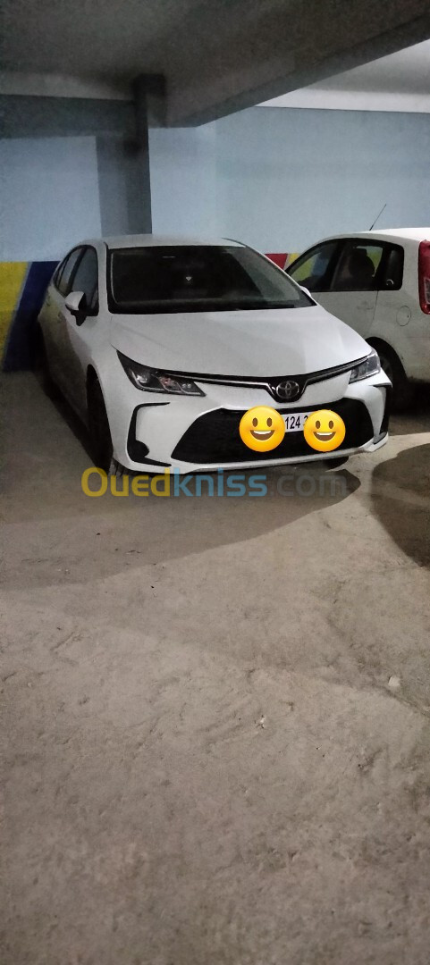 Toyota Corolla sport blanche 2024 