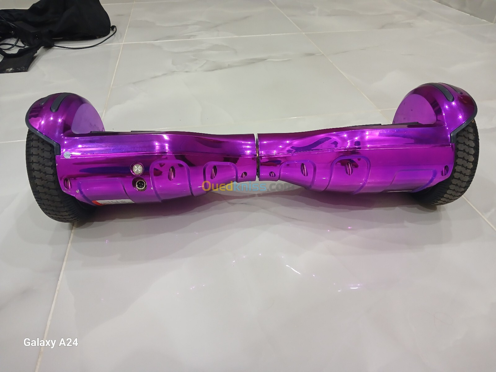 hoverboard avec le Bluetooth et le chargeur 