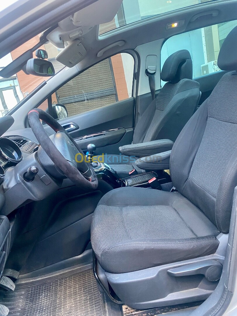 Peugeot 5008 2011 Allure