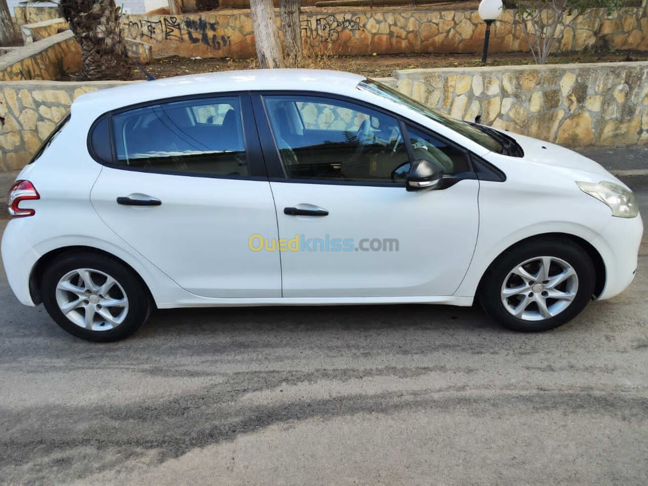 Peugeot 208 2015 Active Facelift