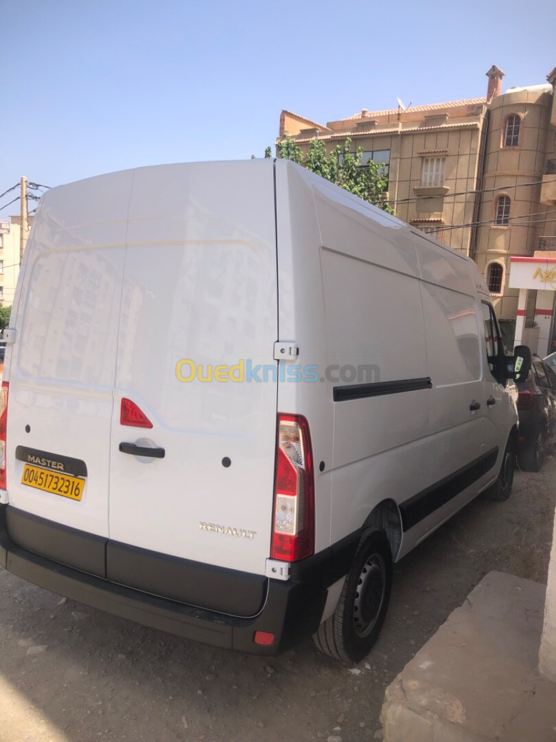 Renault Master 2023 2 panneaux