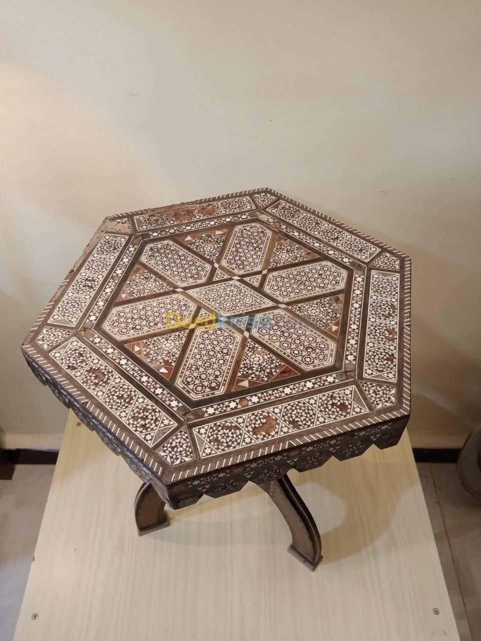 Ancien guéridon octagonal en marqueterie de nacre et d'os