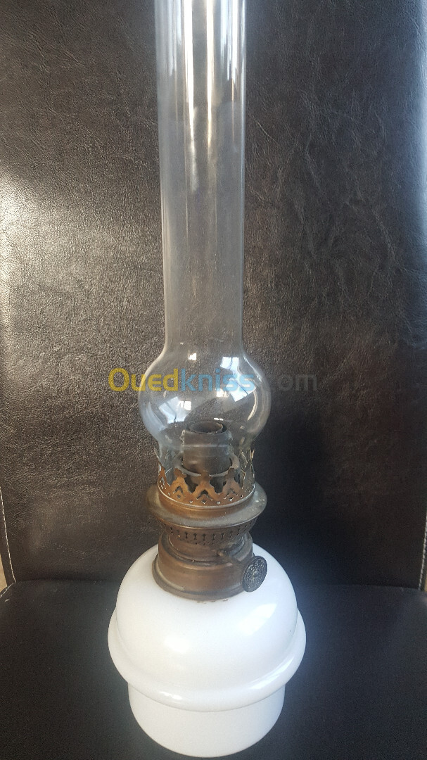 Lampe à pétrole Kinké en opaline 