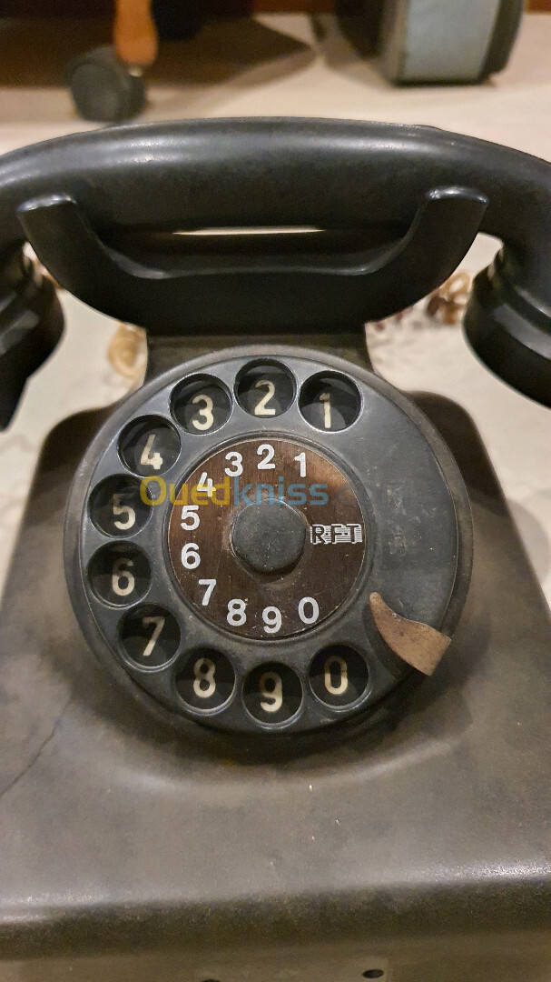 Ancien téléphone à cadran rotatif RTF Allemagne en bakélite noire des années 50's