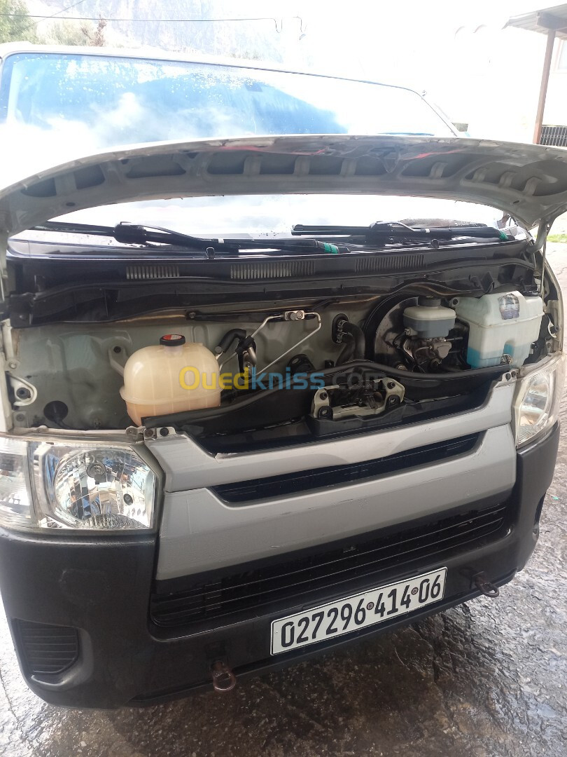 Toyota Hiace 2014