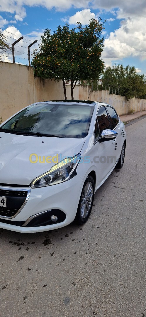 Peugeot 208 2018 Allure