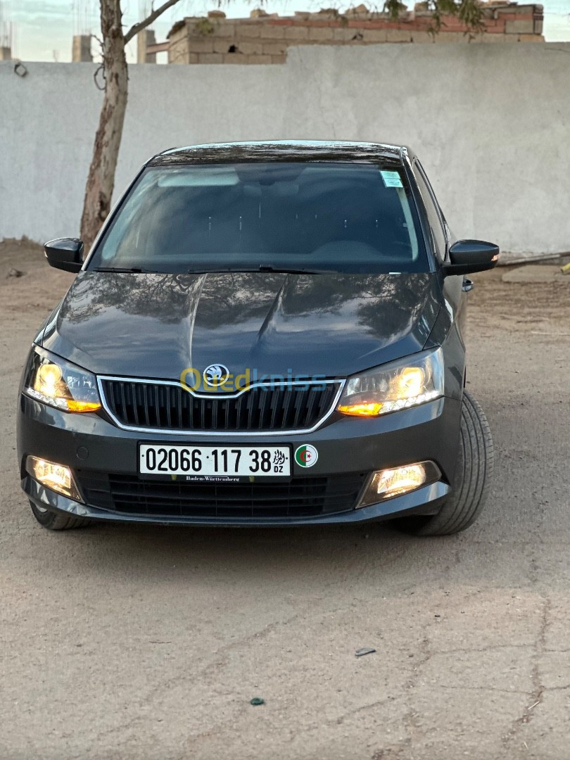 Skoda Fabia 2017 Style (avec toit panoramique)