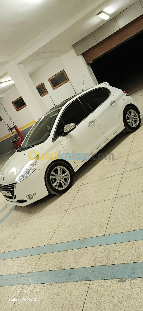 Peugeot 208 2015 Allure