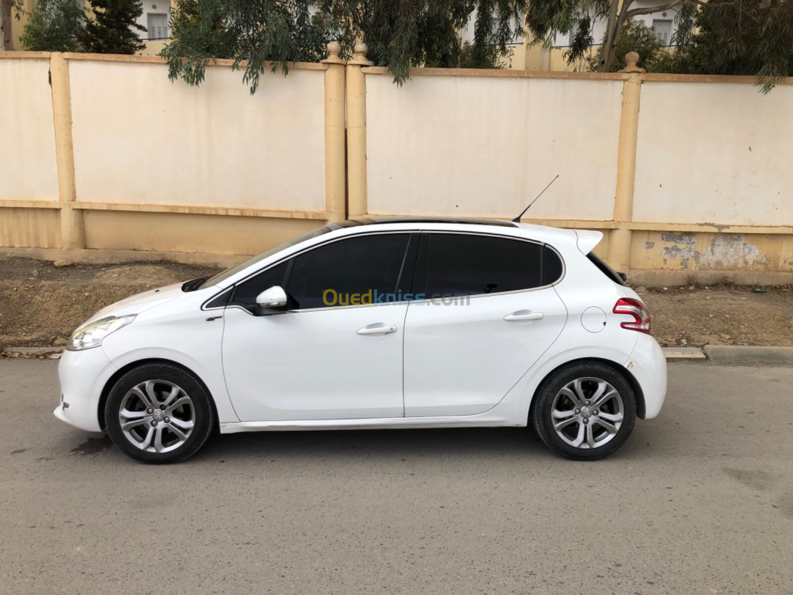 Peugeot 208 2015 Allure