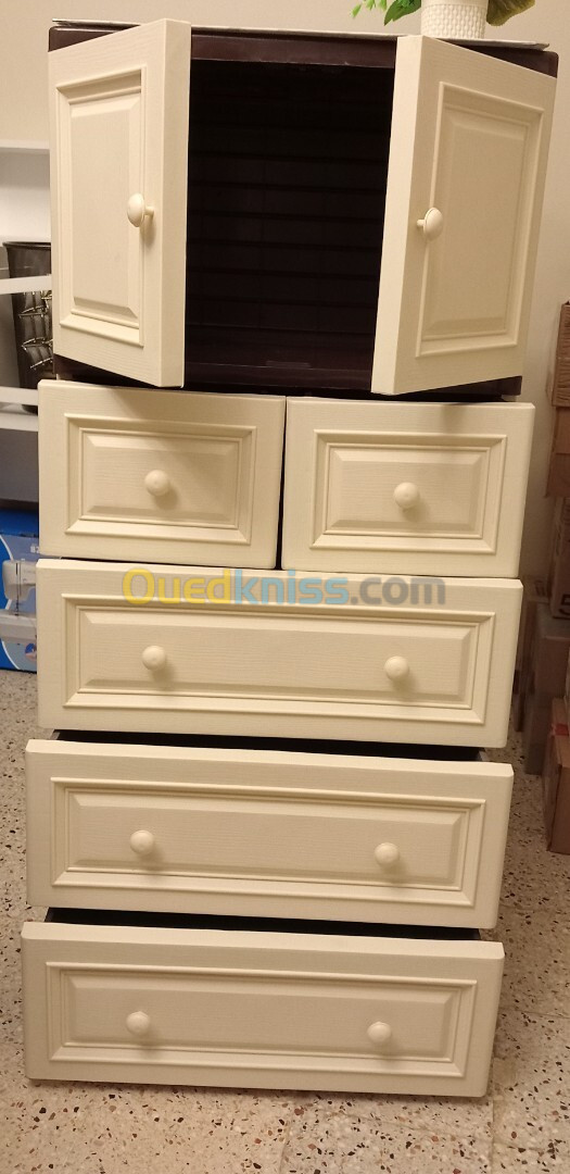 Armoire de rangement en plastique 