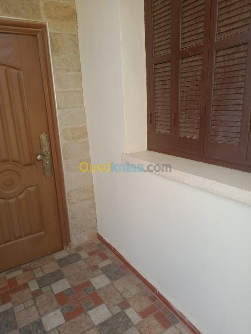 Location Niveau De Villa F3 Blida Soumaa