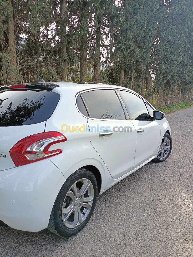 Peugeot 208 2015 Allure