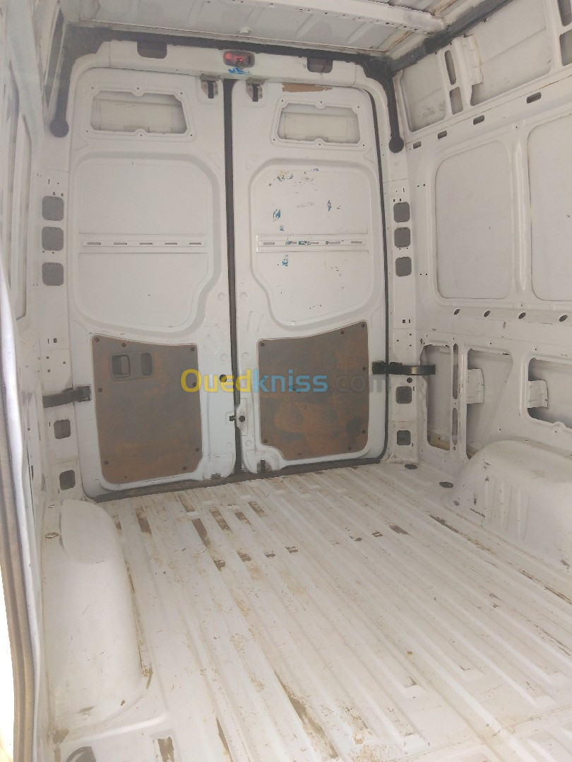 Mercedes Sprinter 2014 Surélevé chassis moyen