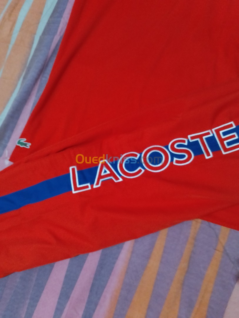 Ensemble Lacoste neuf taille 4