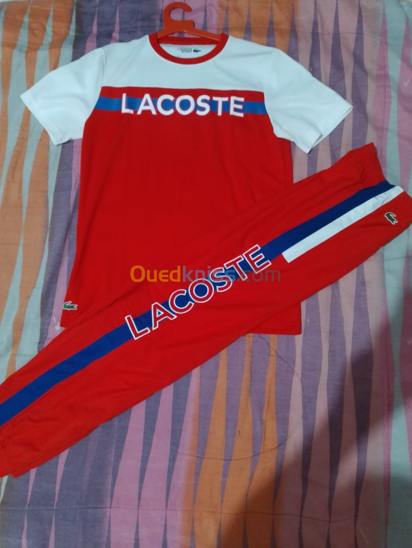 Ensemble Lacoste neuf taille 4