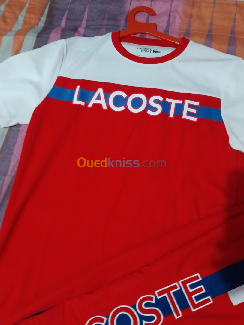 Ensemble Lacoste neuf taille 4