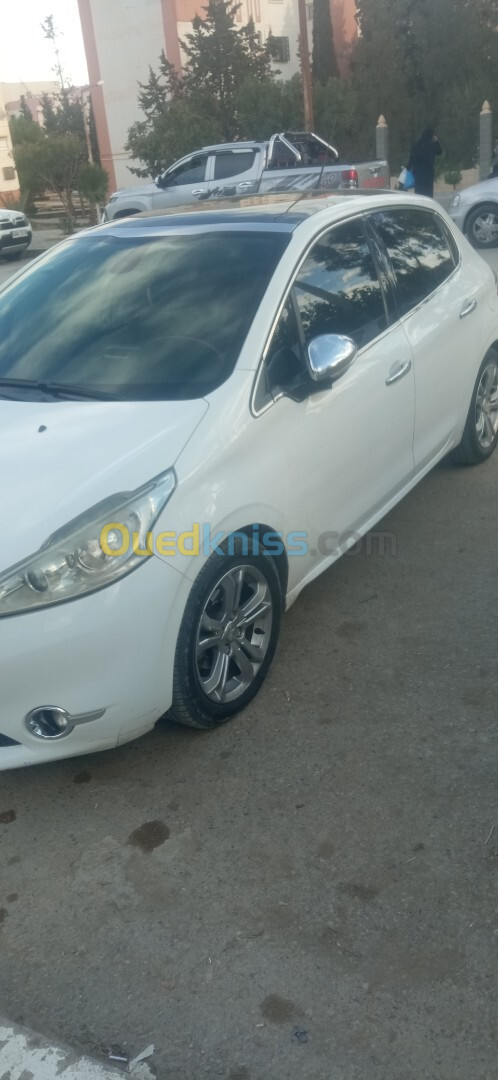 Peugeot 208 2015 Allure