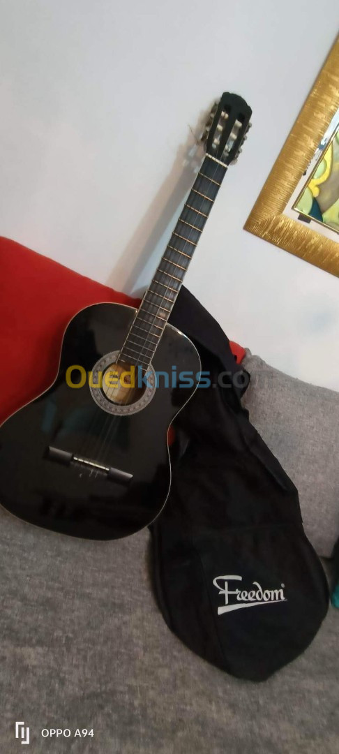 Guitare Black Sun noire 