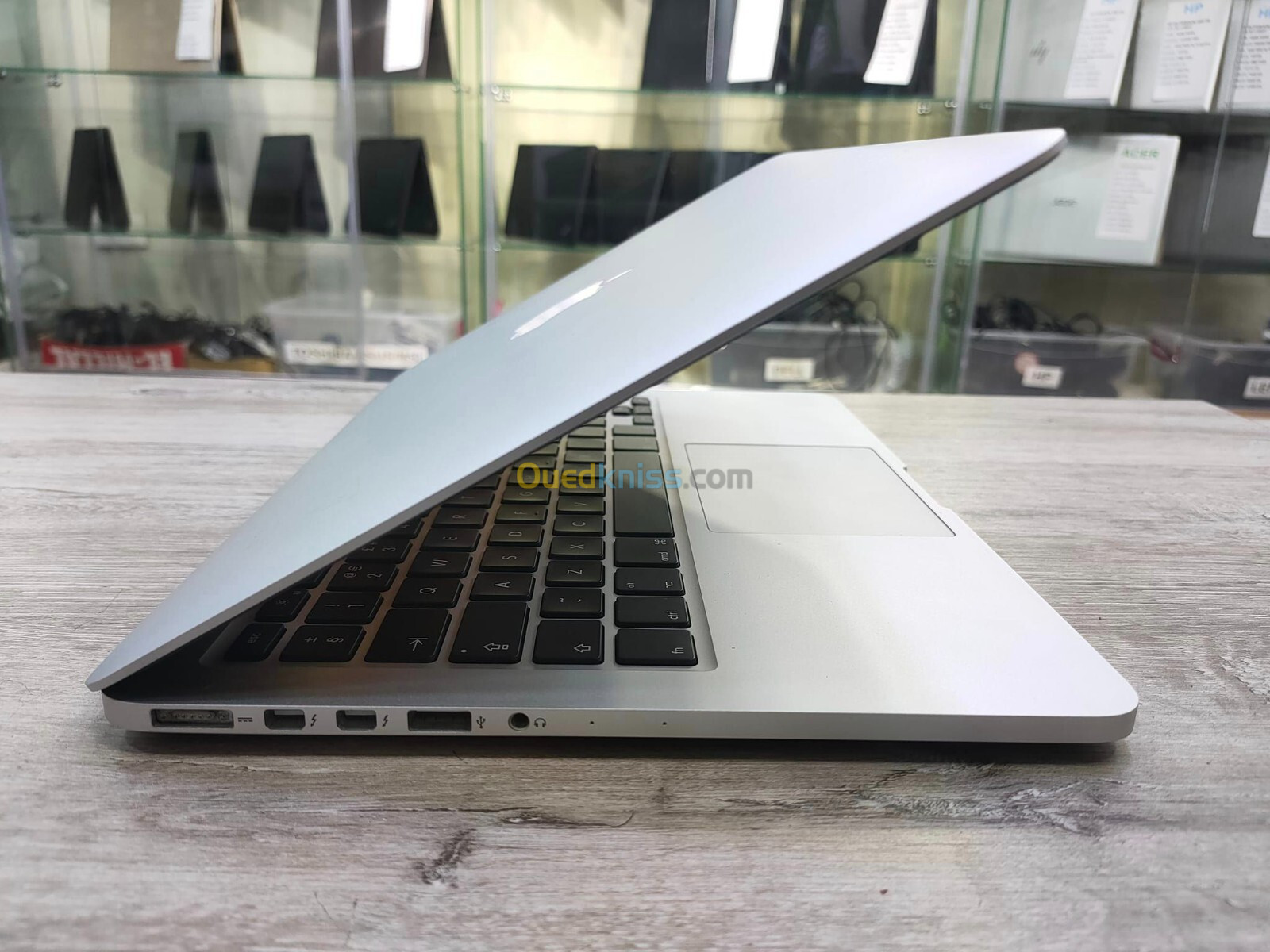 MACBOOK PRO 2015 i7 16GB/512SSD 13.3Pouce cycle 261