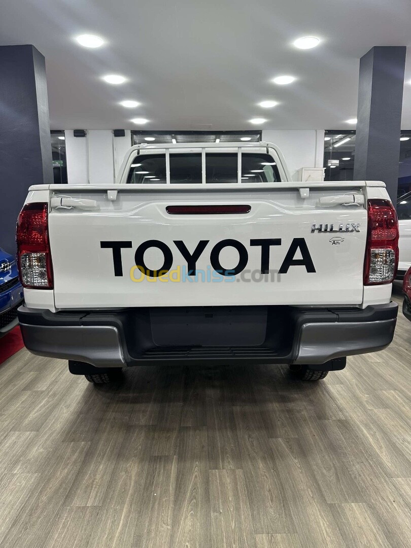 Toyota Hilux 2024 Slogi