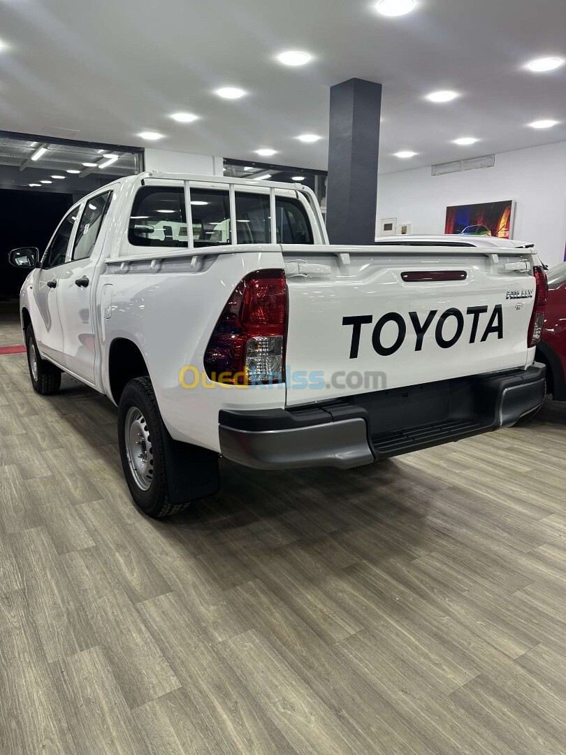 Toyota Hilux 2024 Slogi