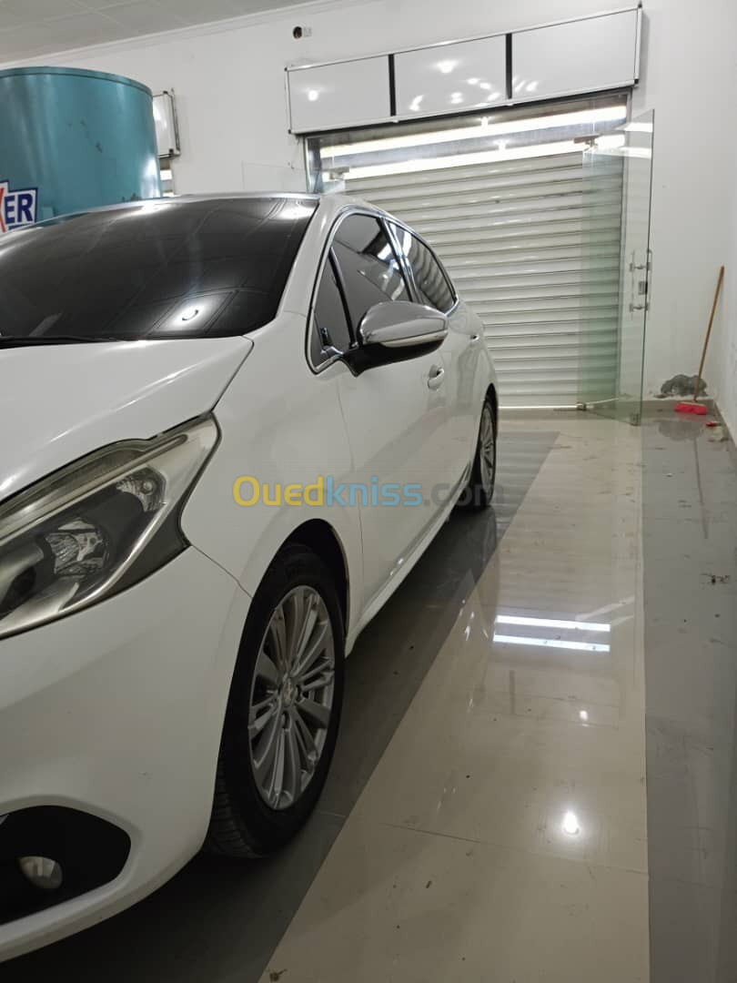 Peugeot 208 2015 Allure Facelift