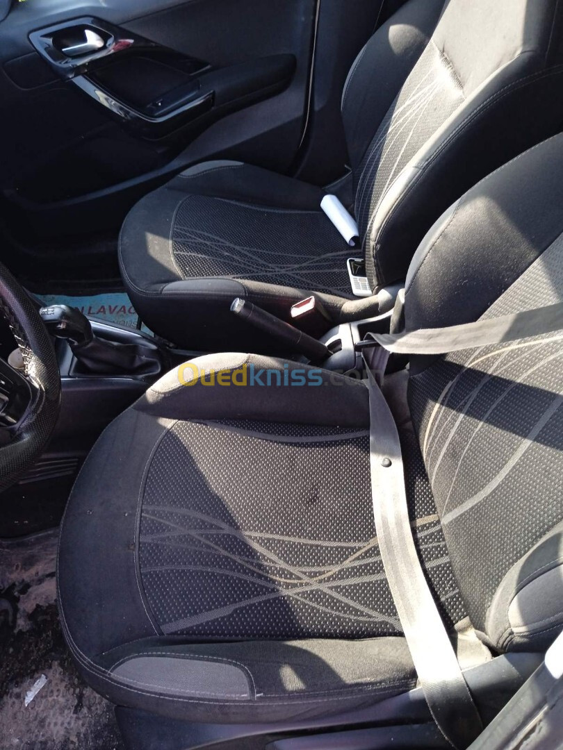 Peugeot 208 2014 208 alluer