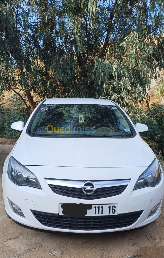 Opel Astra 2011 j