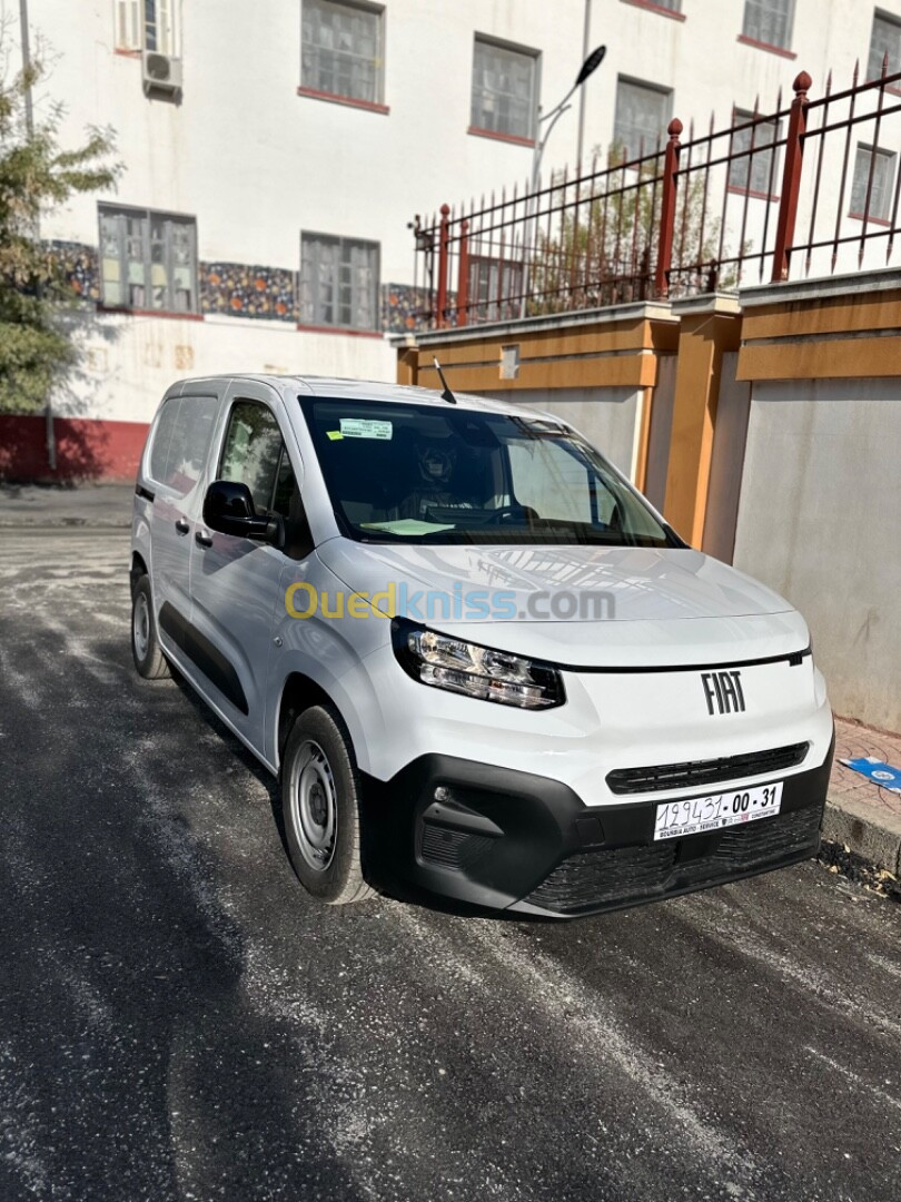 Fiat Doblo 2024 3 places nouveau