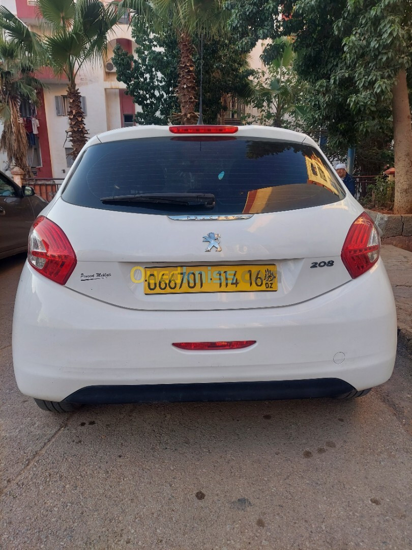 Peugeot 208 2014 Silver Line