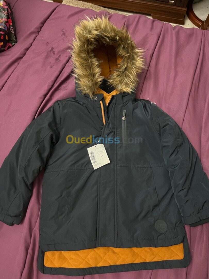 Parka à capuche neuve, importée de France 6-8 ans