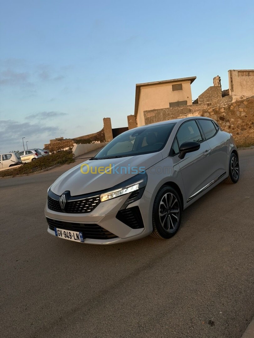 Renault Clio 5 techno 2024 Gris nardo