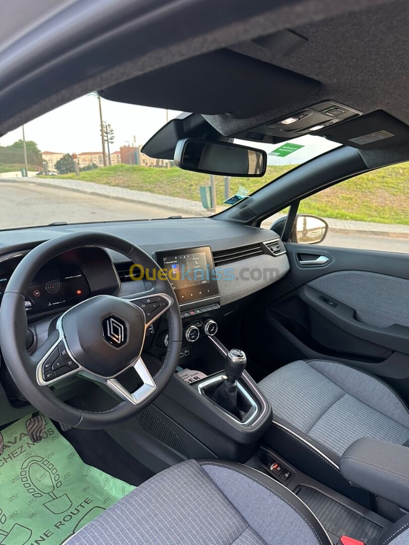 Renault Clio 5 techno 2024 Full options gris nardo