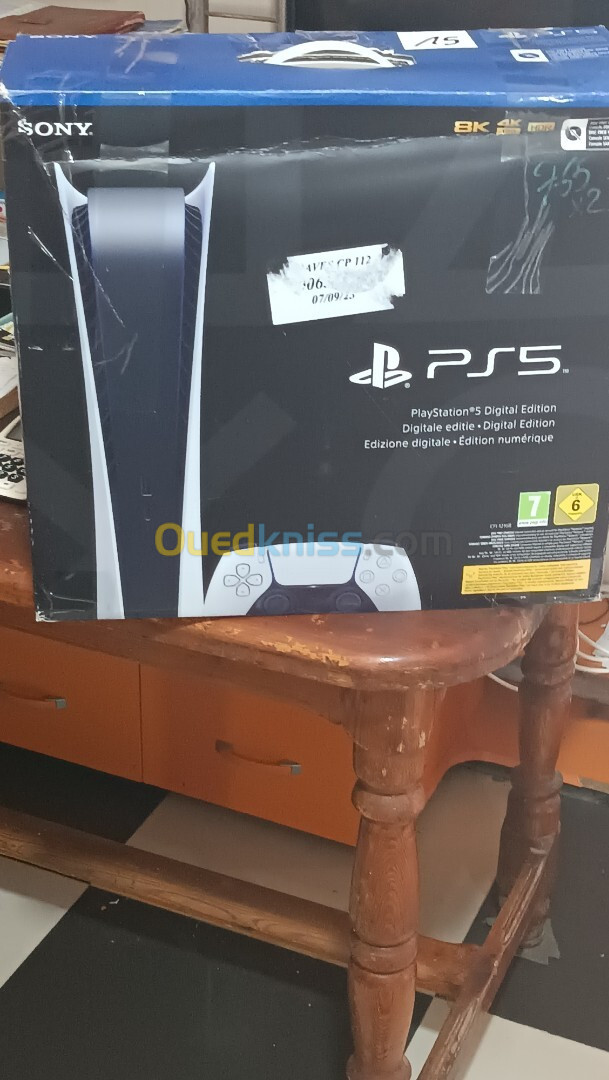 PS5 Digital Edition CFI-1216B 825GB européen