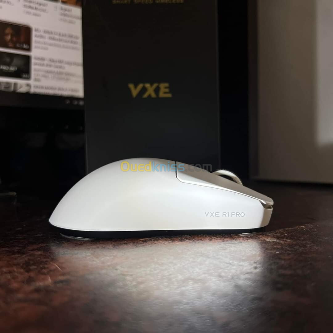 VXE R1 PRO WIRELESS PREMIUM GAMING MOUSE