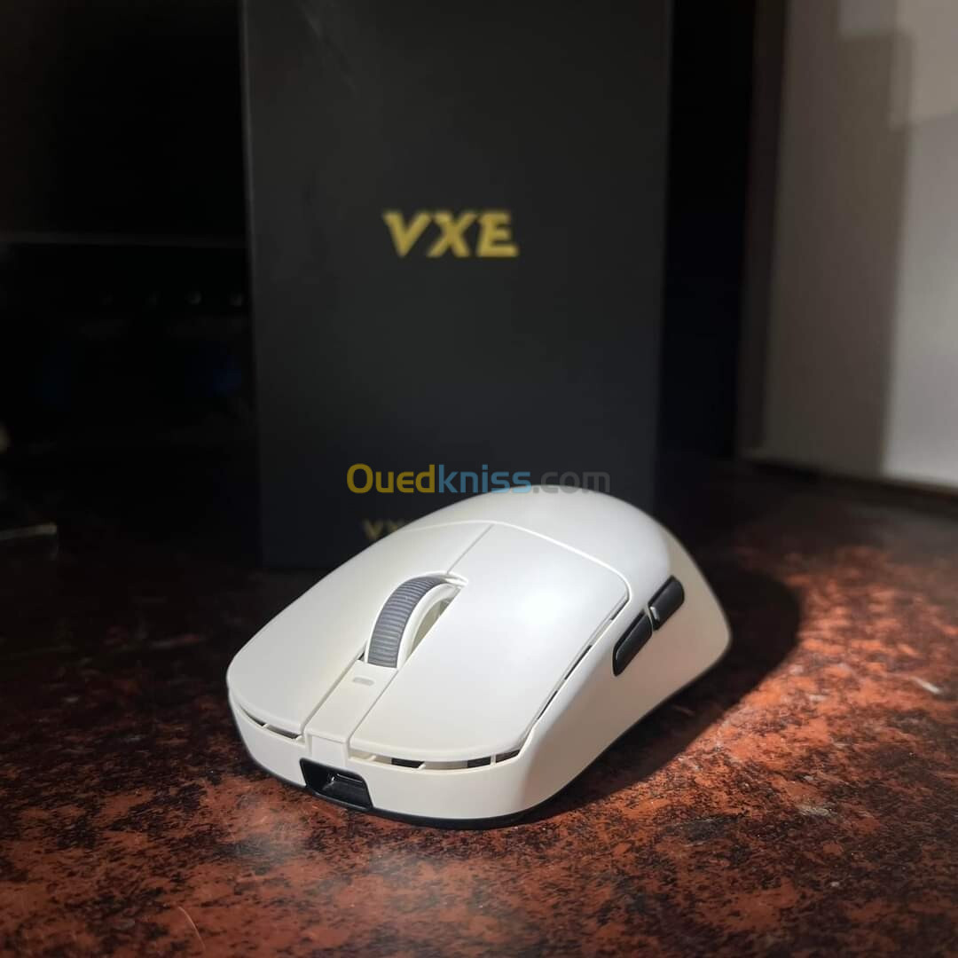 VXE R1 PRO WIRELESS PREMIUM GAMING MOUSE