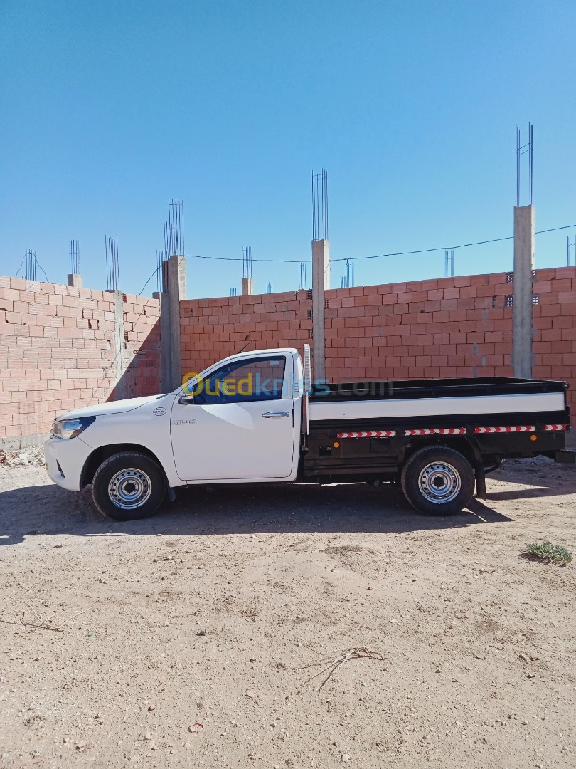 Toyota Hilux 2018 LEGEND SC 4x2