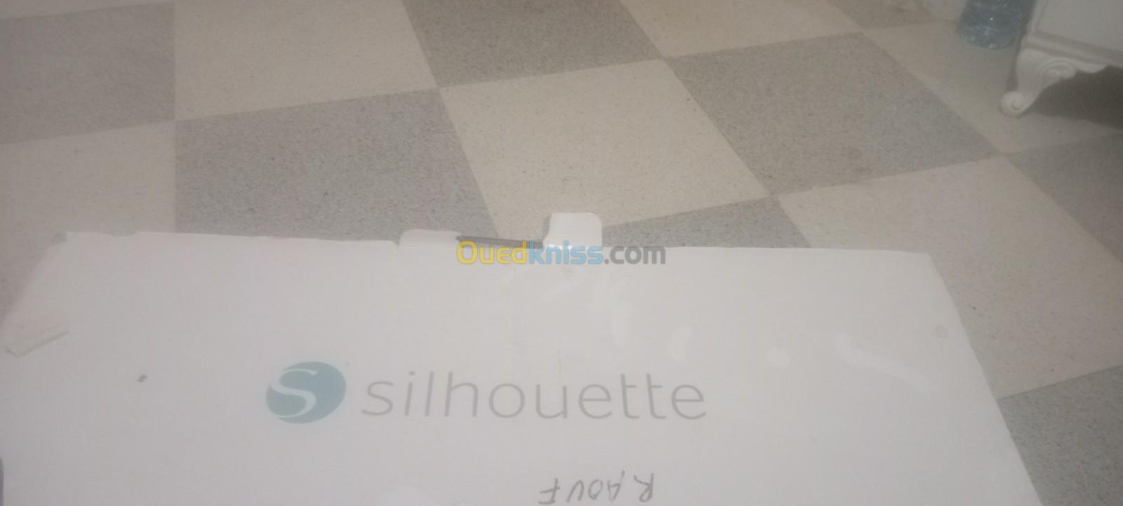  Silhouette Cameo 4 