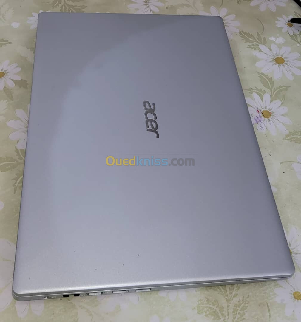 Laptop Acer Aspire 3 AMD Athlon silver 3050 u 2.3Ghz ram: 8Go ssd Nvme: 256Gb