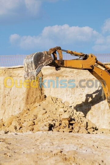 Travaux de terrassement, canalisation, excavation, aménagement et fondation avant construction