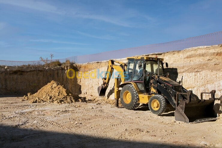 Travaux de terrassement, canalisation, excavation, aménagement et fondation avant construction