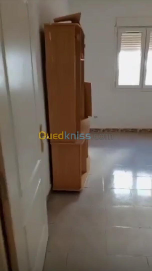 Cherche achat Appartement F4 Annaba Oued el aneb