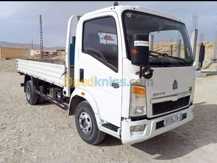 SINOTRUK HOWO 4x2 Light Cargo Truck ZZ11047G4515 2018