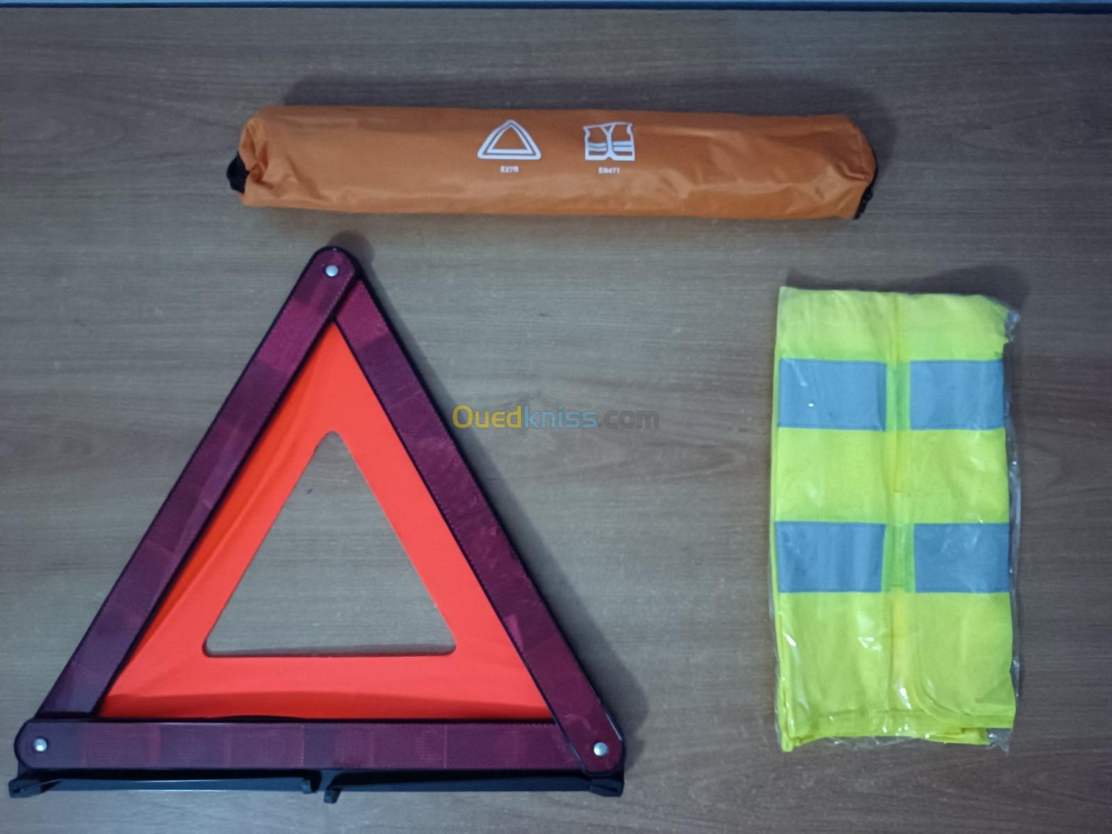 Kit de sécurité gilet et triangle.